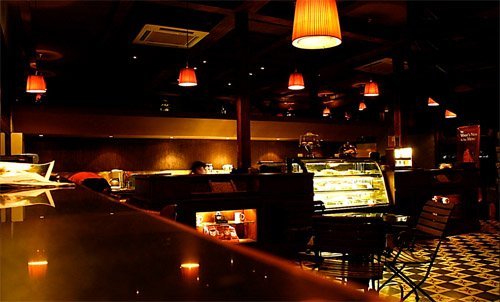 Nữ sinh bị gạ tình ở quán cafe