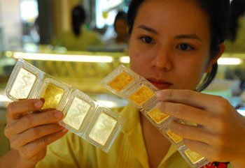 Giá vàng lao dốc, lại về mốc 45 triệu