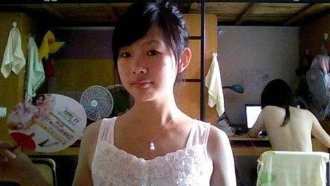 Sốc nặng với ảnh hớ hênh của nữ sinh