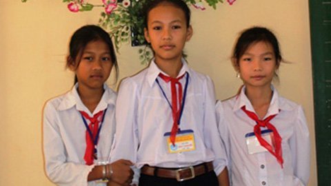 Nhặt được tiền triệu, ba nữ sinh trả người đánh mất