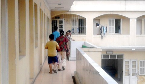 Bắt vợ phải cùng nhiễm HIV để không bị bỏ rơi