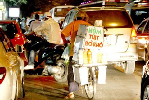 Bán nộm rong ở phố cổ, thu nhập 30 triệu đồng/tháng