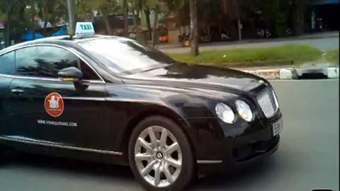 Siêu xe Bentley gần 10 tỷ làm taxi ở Sài Gòn