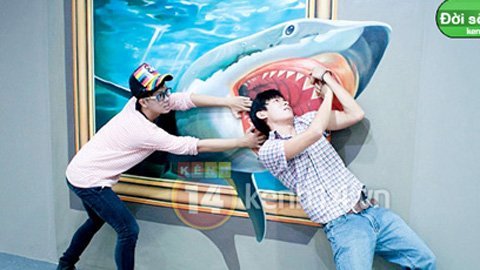 Teen mê mẩn chụp ảnh 