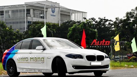 Dùng BMW làm xe giao hàng