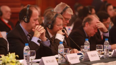 Nhà tài trợ hối thúc VN tái cơ cấu thị trường tài chính