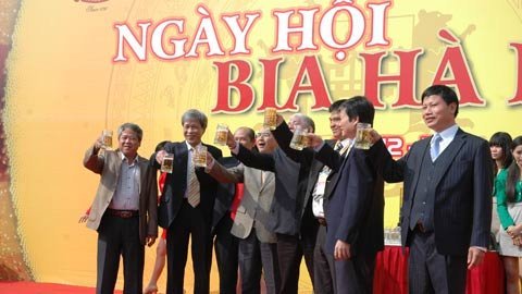 Tưng bừng ngày hội Bia Hà Nội 2011