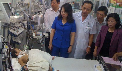 Bệnh viện quá tải: Đau đớn riêng của bà Bộ trưởng?