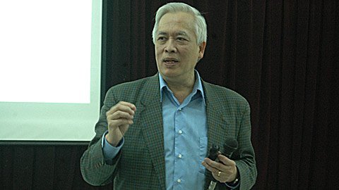 Nhà thiên văn lừng danh về Việt Nam thuyết trình