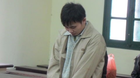 Con vung dao chém bố, mẹ vẫn một mực bênh