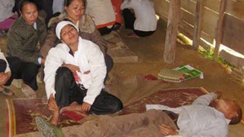 Tang trắng bản nghèo