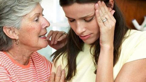 Nỗi khổ nàng dâu có mẹ chồng “khinh người nghèo”