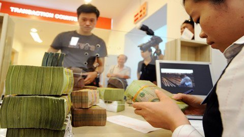 Hạ lãi suất: Đừng mạo hiểm đánh đổi