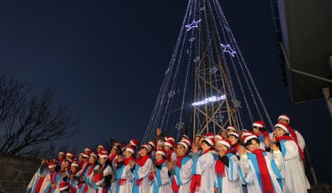 Hàn Quốc vẫn thắp đèn giáng sinh bất chấp đe dọa