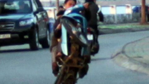 Giỡn mặt tử thần trên đường lãng mạn nhất Thủ đô