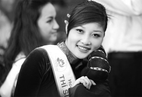 HH Triệu Thị Hà xa lạ với má phấn môi son