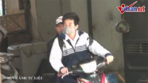 Bị ghi hình vi phạm giao thông, HS vẫn cười