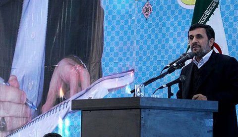 Tổng thống Iran bị ném giày