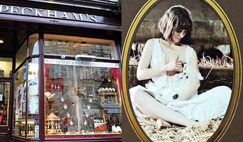 Tranh cãi vì ảnh thiếu nữ ngực trần cho cừu bú