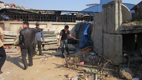 Phát hoảng vì xác thiếu nữ cuốn trong chăn bông