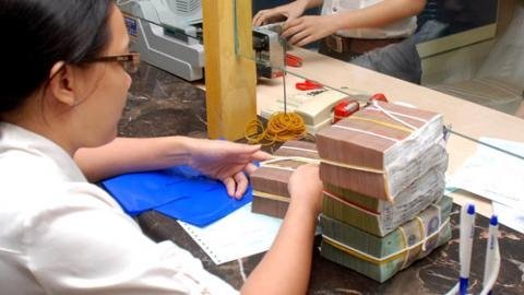 Trúng biên chế nhưng làm ngoài, có được hưởng chế độ?