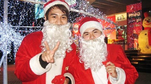 Độc đáo chiêu “cá kiếm” của teen mùa Noel