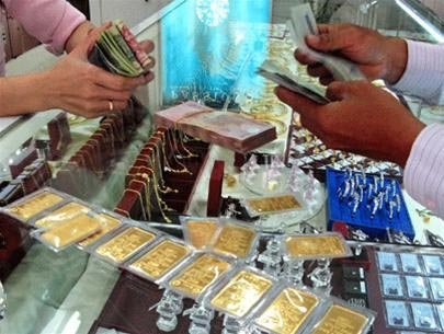 Vàng đứng im, nghi ngờ bị làm giá