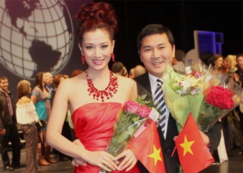 Thu Hương đoạt Á hậu 2 Mrs World 2011