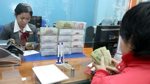 Cải cách lương cấp trên trước?