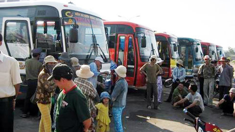 Tàu xe cuối năm: Ðến hẹn lại chém