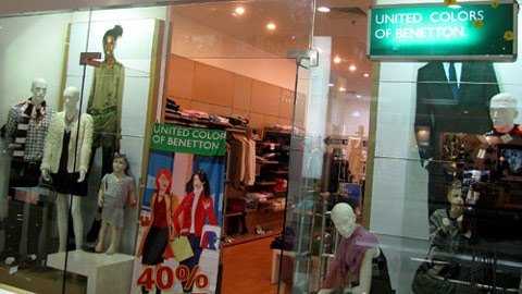 Mua tour giá rẻ săn hàng hiệu giảm giá