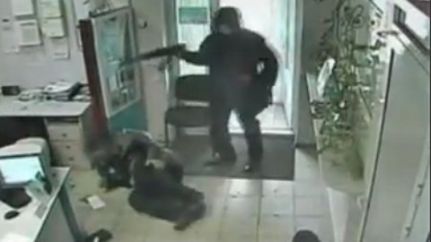 Kinh hoàng nổ súng cướp ngân hàng