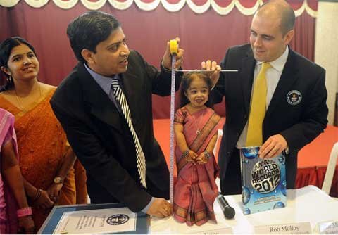 Ngắm thiếu nữ 18 xinh như búp bê nổi tiếng thế giới