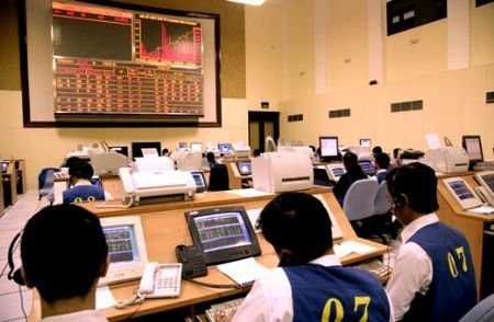 CTCK: Tìm cách sống qua ngày