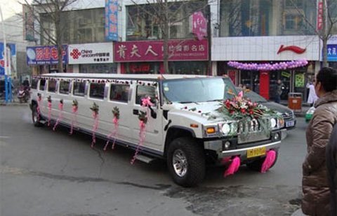 Choáng với đám cưới toàn siêu xe, máy bay