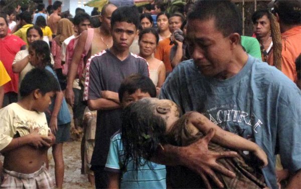 Thế giới 24h: Xác người chất đống