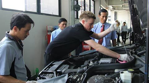 Chăm sóc xe Mercedes-Benz với chuyên gia quốc tế Dominic Wells