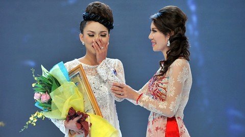 Người đẹp Thủ đô đăng quang Duyên dáng truyền hình