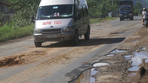 Dùng ngân sách nâng cấp đường vận chuyển Bauxite