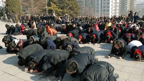 Clip người Triều Tiên khóc thương ông Kim Jong Il
