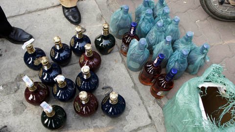 Nghênh ngang chở rượu lậu đi tiêu thụ