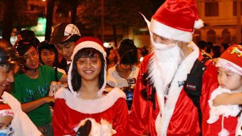 Phát sốt với dịch vụ nhờ ông già Noel tỏ tình