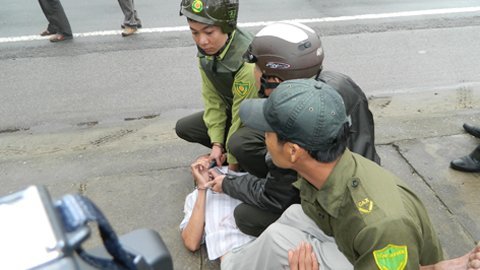 Tập kích ổ gỗ lậu, kiểm lâm bị chém trọng thương
