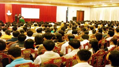 Sinh viên đua nhau bán hàng đa cấp