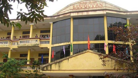 'Tại bảo vệ đã để ông già Noel lẻn vào!'