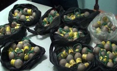 Liên tiếp bắt hơn 100 cân pháo lậu