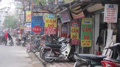 Cầm đồ xã hội đen bủa vây trường đại học