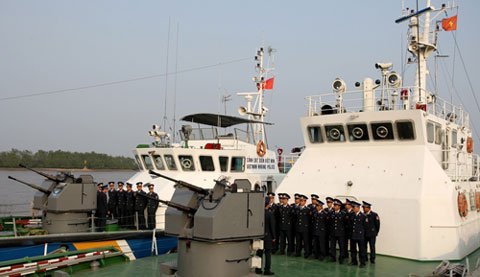 Cưỡi sóng tuần tra cùng cảnh sát biển