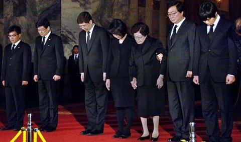 Kim Jong-Un trình diễn kỹ năng ngoại giao