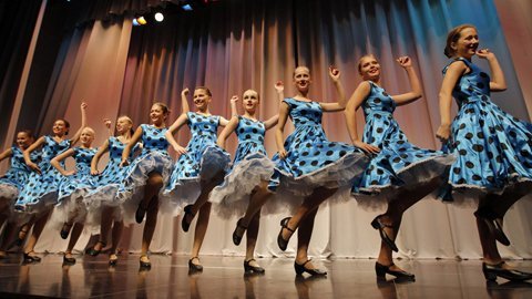 Ngắm vẻ đẹp của nữ sinh trường Quân đội Nga